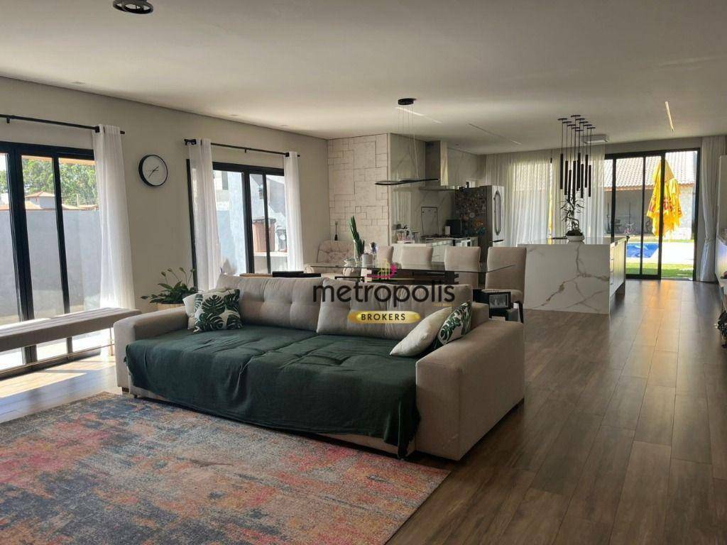 Casa de Condomínio à venda com 4 quartos, 250m² - Foto 1