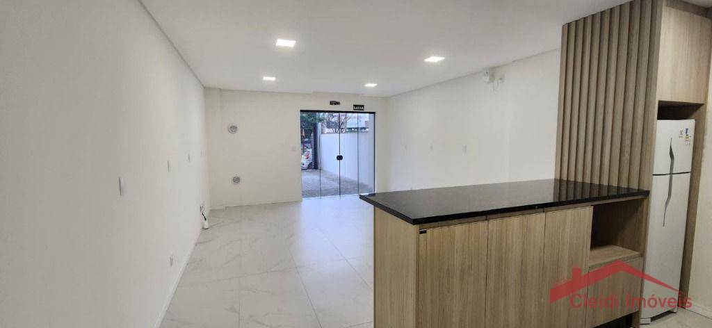 Apartamento à venda com 2 quartos, 65m² - Foto 2