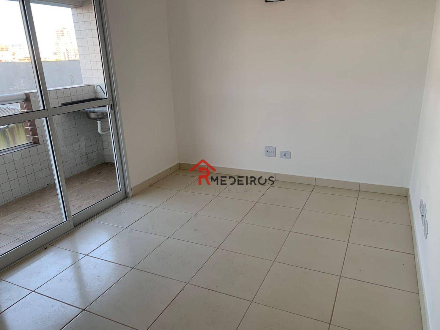 Apartamento à venda com 2 quartos, 62m² - Foto 3