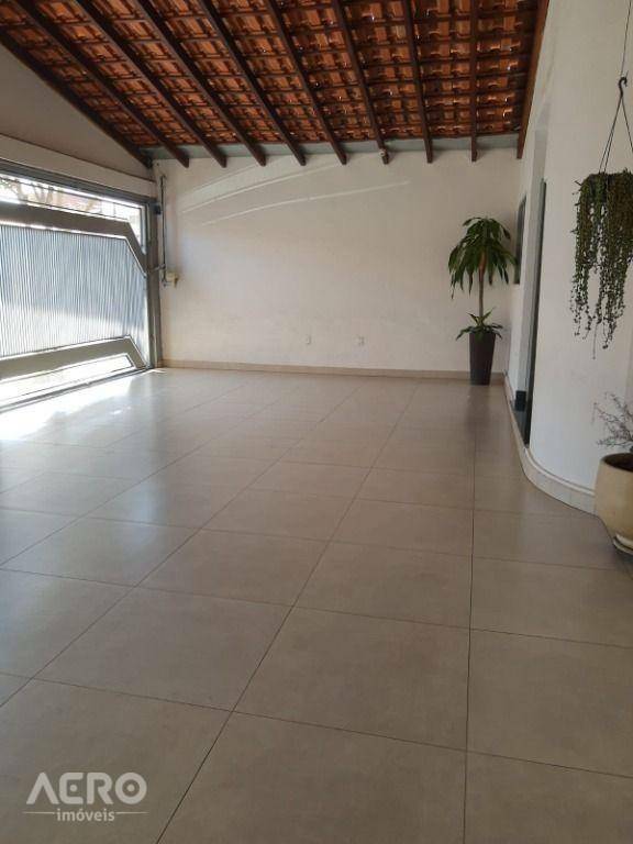 Casa à venda com 4 quartos, 210m² - Foto 9