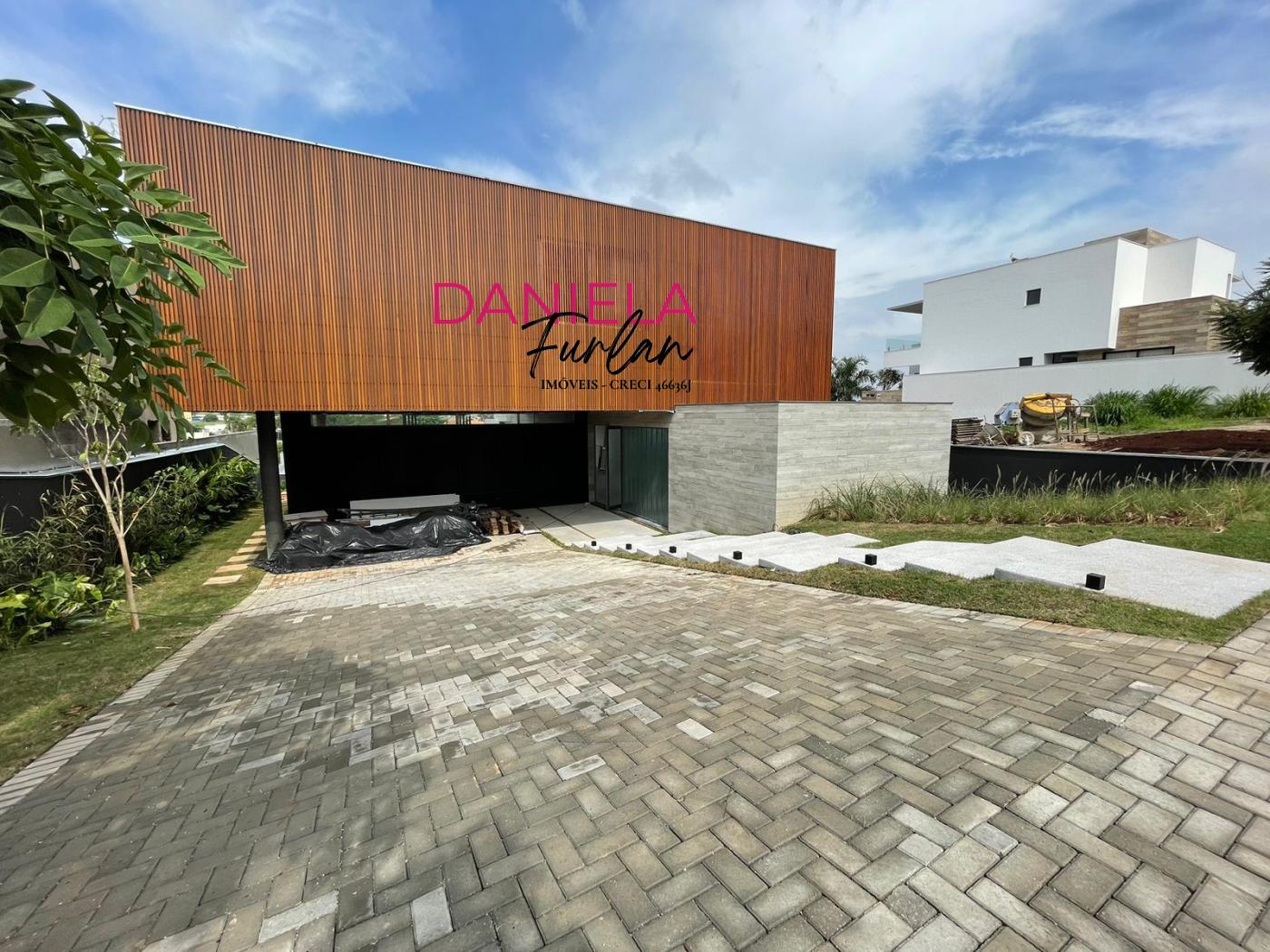 Casa de Condomínio à venda com 4 quartos, 380m² - Foto 2