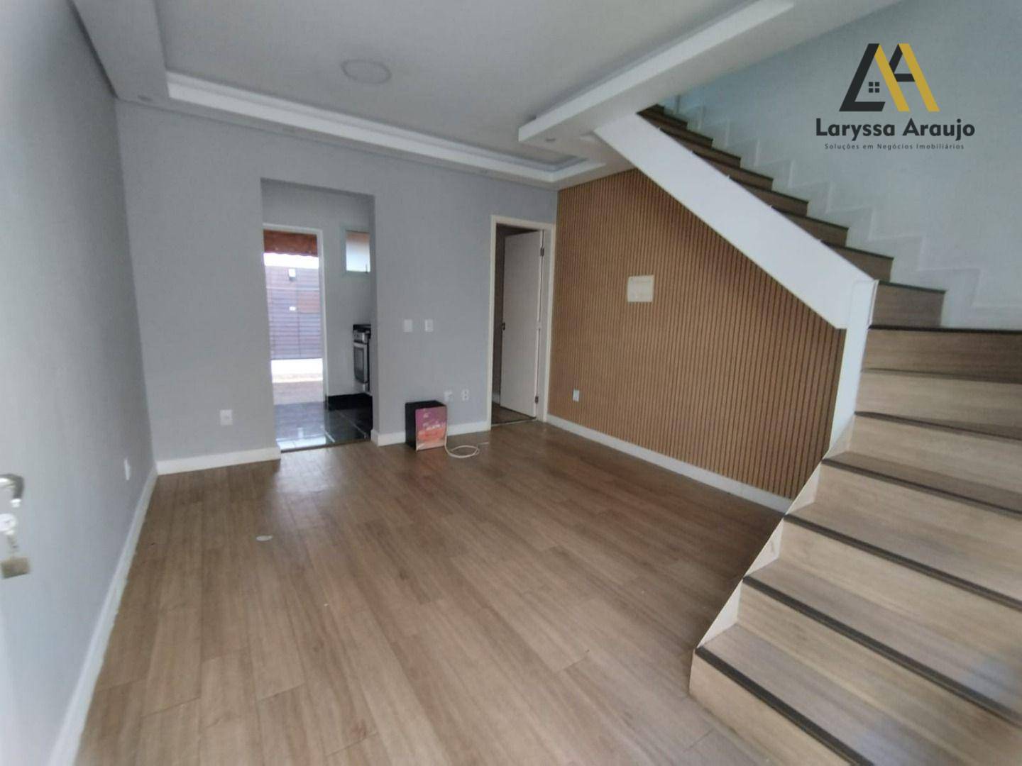 Casa à venda com 2 quartos, 50m² - Foto 1