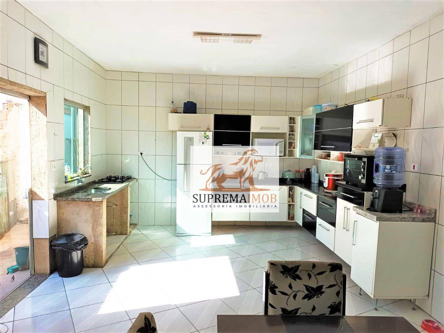 Casa à venda com 3 quartos, 185m² - Foto 1