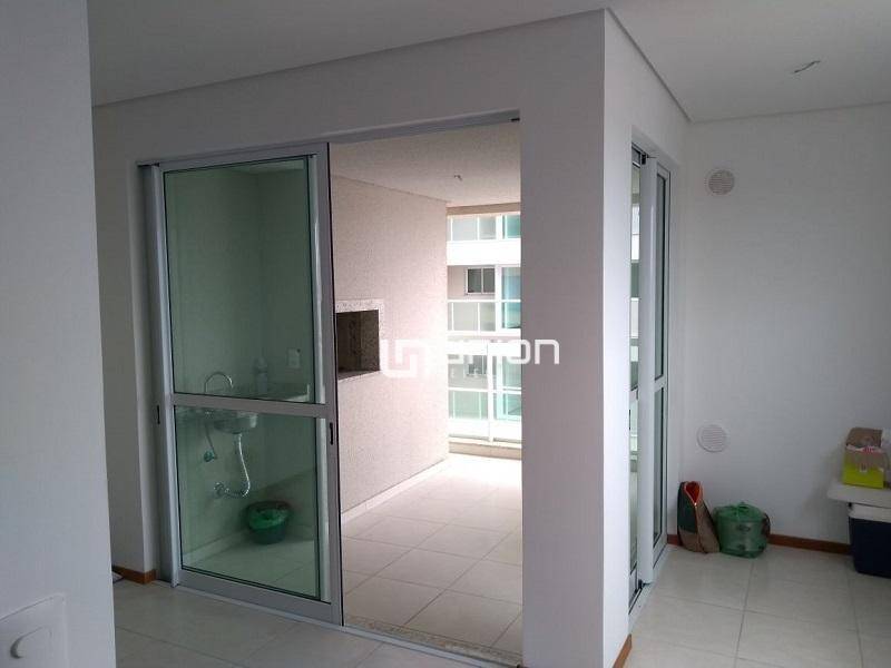 Apartamento à venda com 2 quartos, 96m² - Foto 2