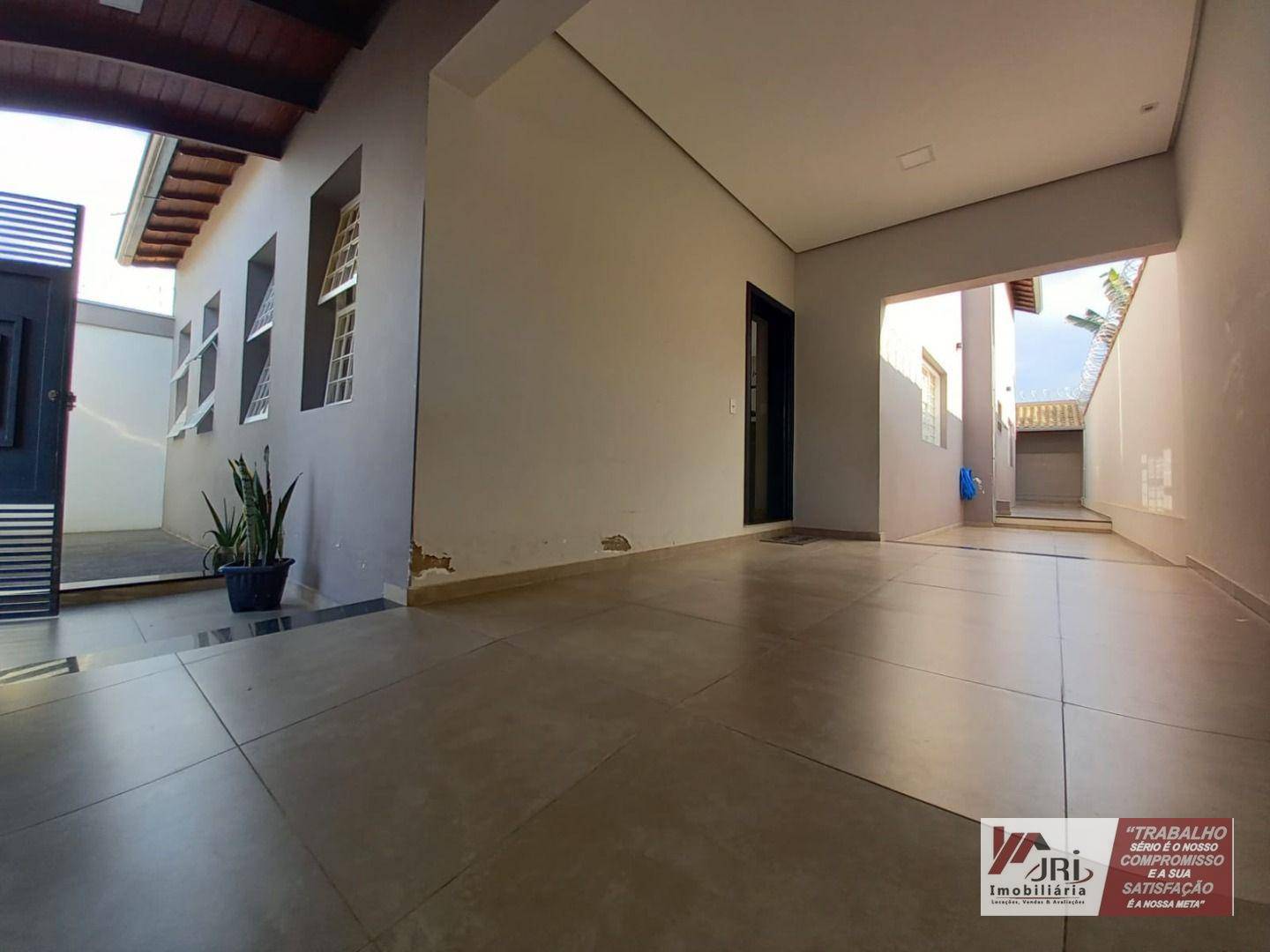 Casa à venda com 3 quartos, 250M2 - Foto 2