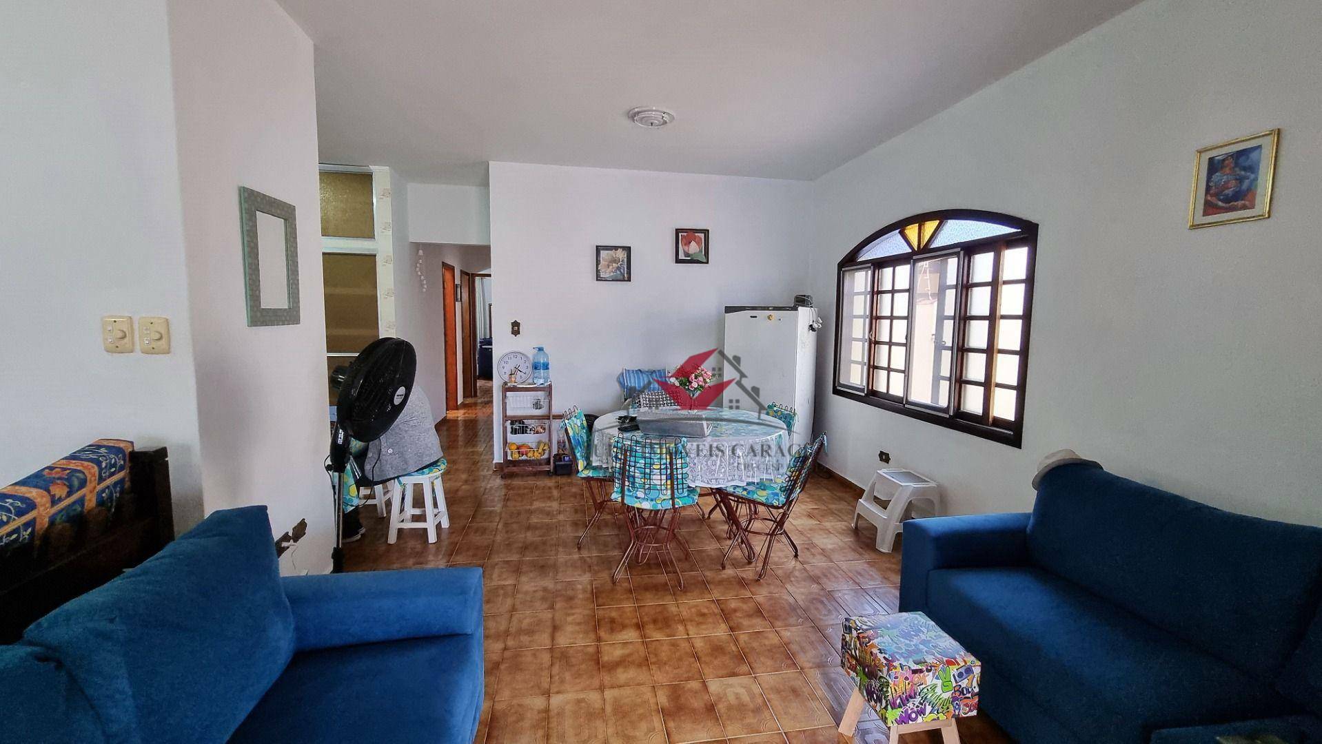 Casa à venda com 3 quartos, 186m² - Foto 1