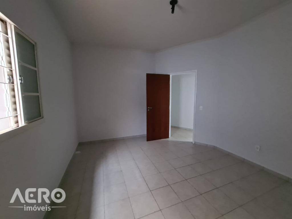 Casa à venda com 4 quartos, 200m² - Foto 17