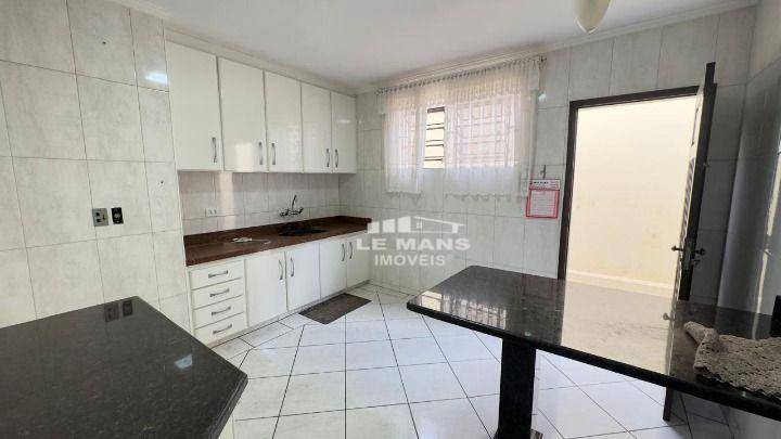 Casa à venda com 3 quartos, 125m² - Foto 2