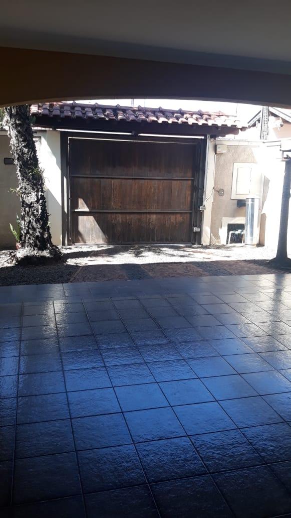 Casa à venda com 3 quartos, 210m² - Foto 1