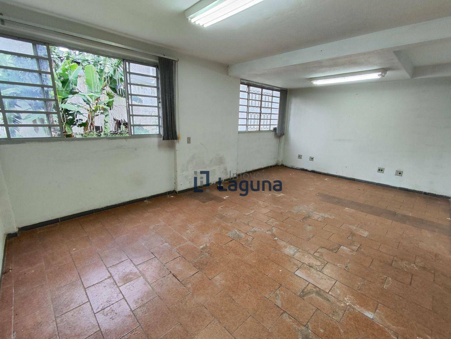 Casa para alugar com 3 quartos, 285m² - Foto 78