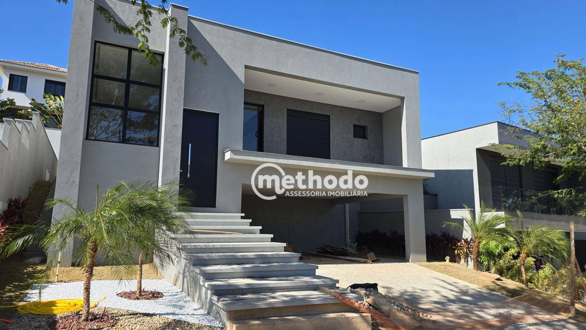 Casa de Condomínio à venda com 4 quartos, 300m² - Foto 2