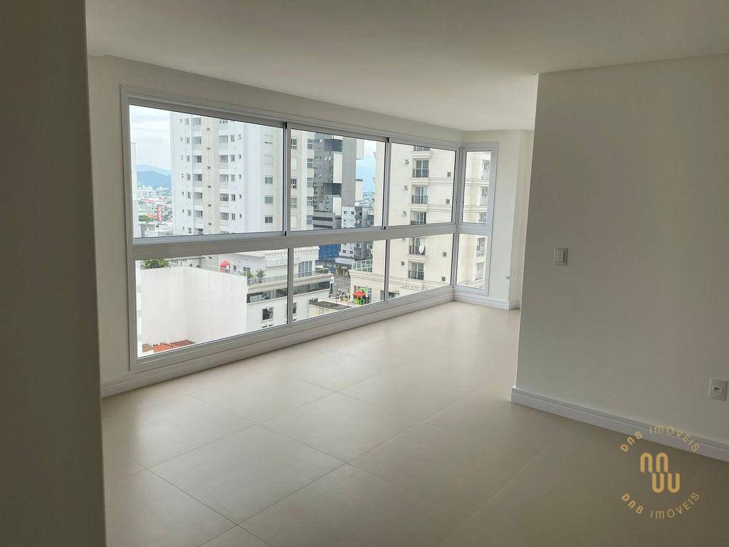 Apartamento à venda com 3 quartos, 98m² - Foto 2