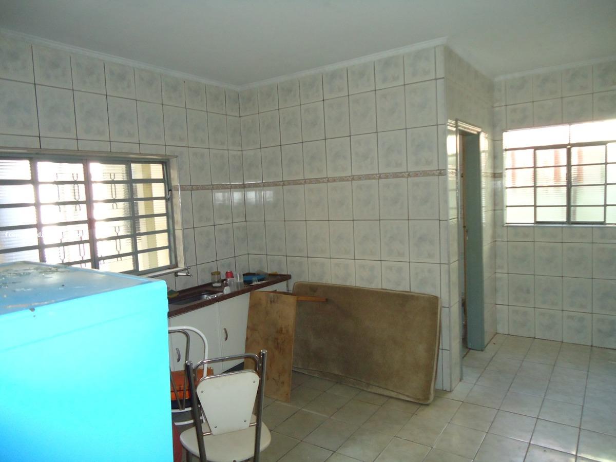 Casa à venda com 3 quartos, 250m² - Foto 14