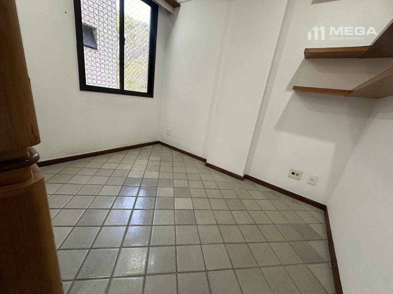 Apartamento para alugar com 3 quartos, 130m² - Foto 3