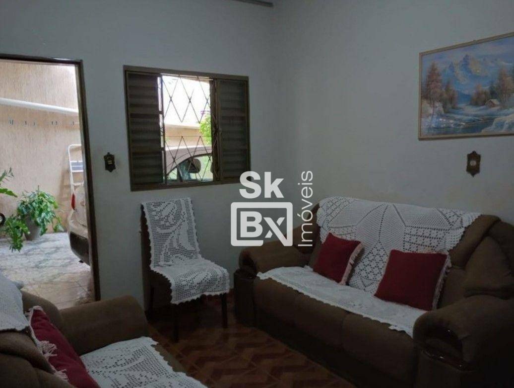 Casa à venda com 4 quartos, 220m² - Foto 1