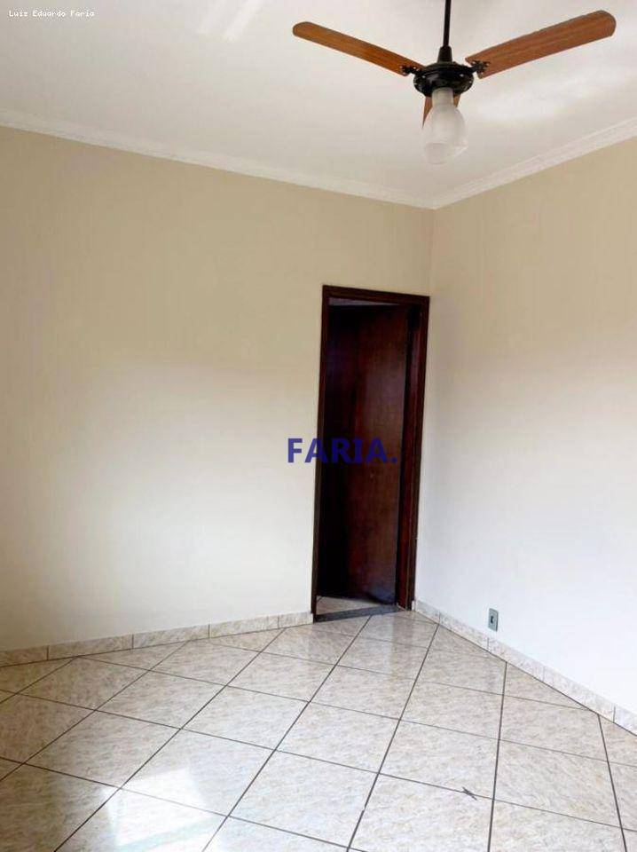 Casa à venda com 5 quartos, 209m² - Foto 12