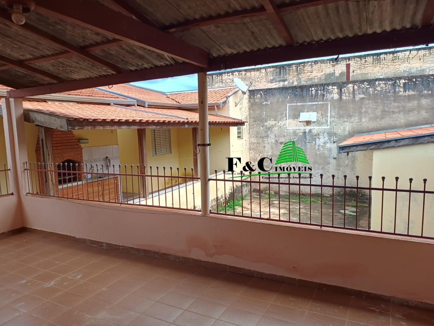 Casa à venda com 4 quartos, 378m² - Foto 1