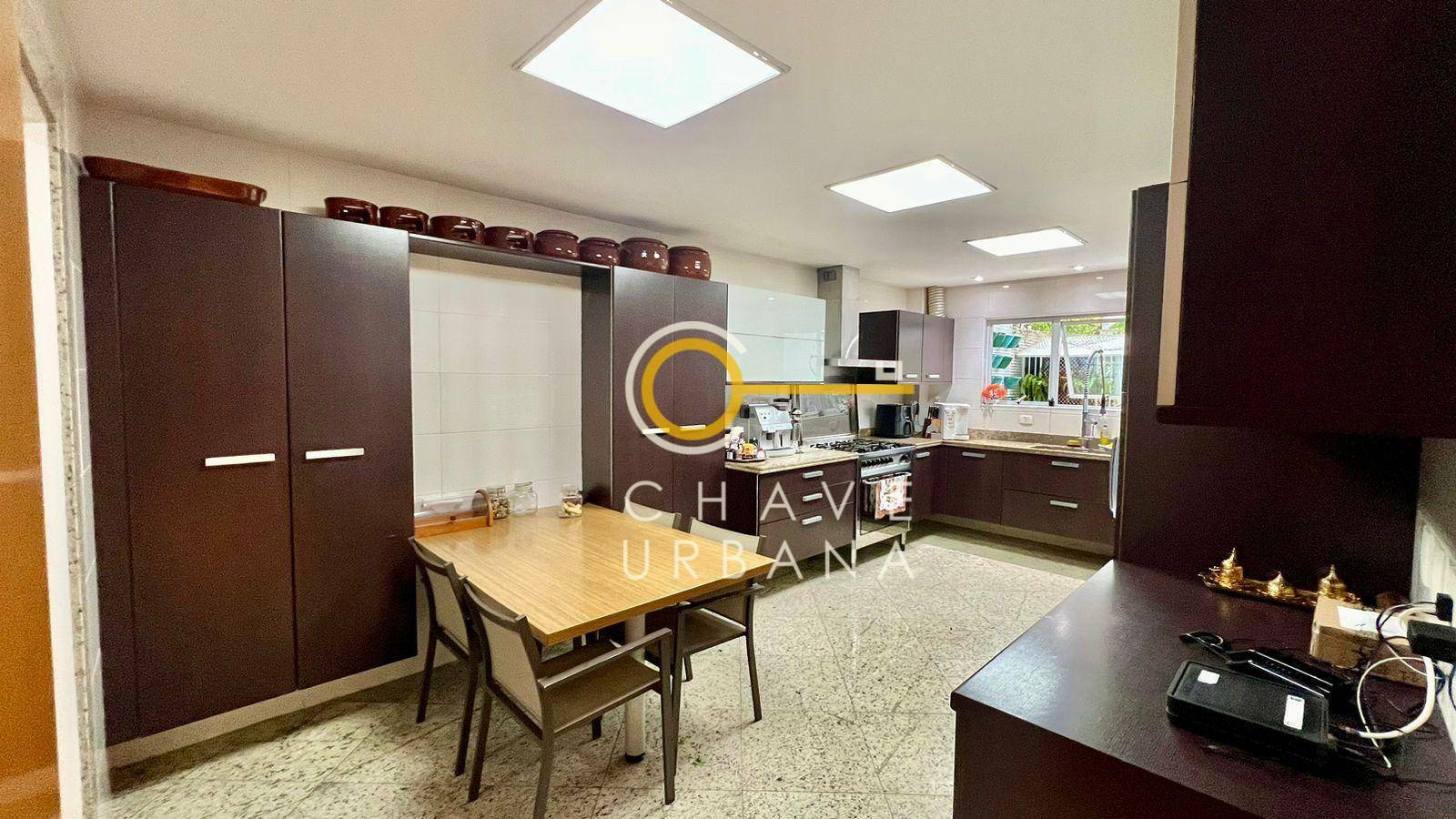 Apartamento à venda com 3 quartos, 222m² - Foto 9