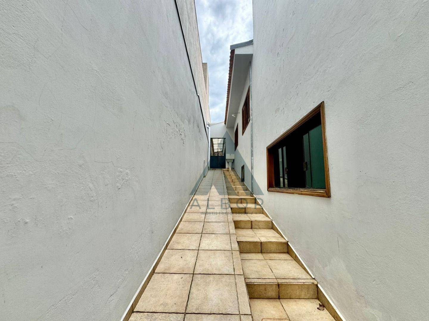 Casa, 3 quartos, 243 m² - Foto 2