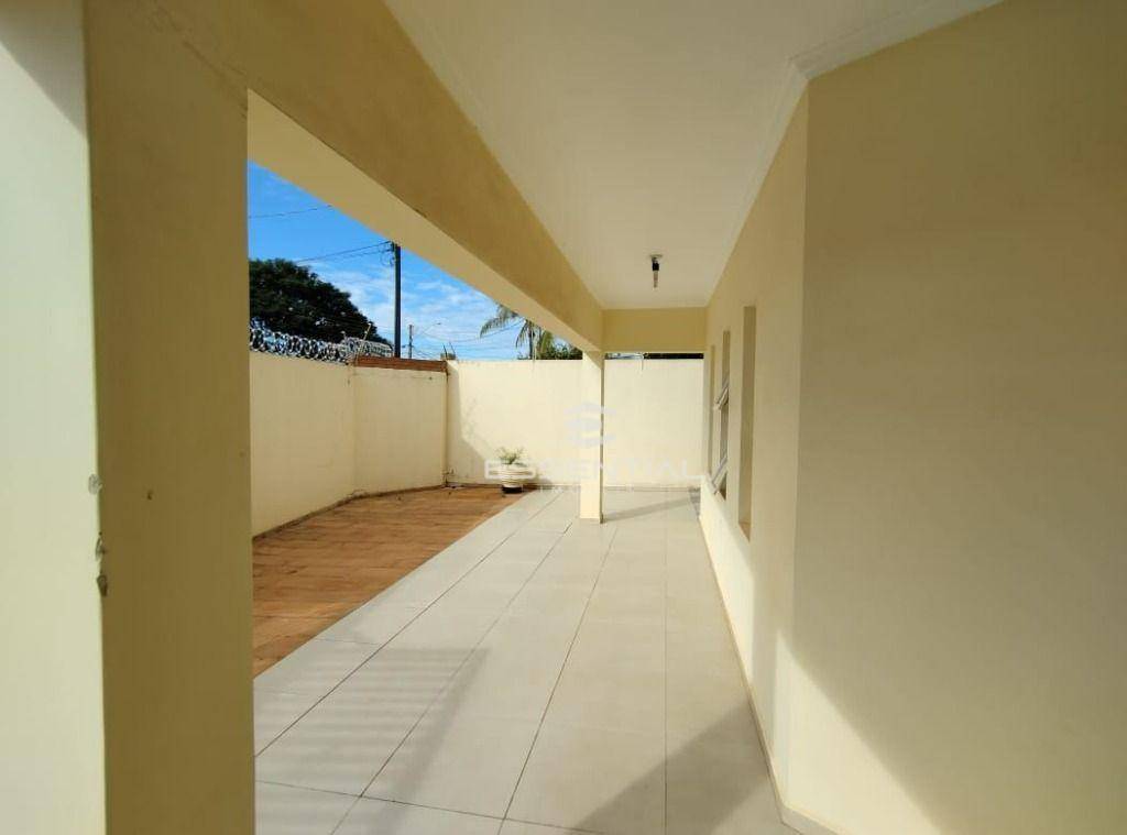 Casa para alugar com 4 quartos, 300m² - Foto 9