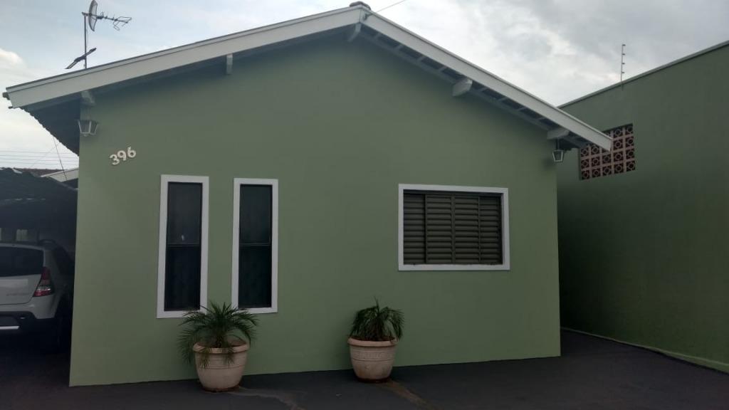 Casa à venda com 3 quartos, 100m² - Foto 1