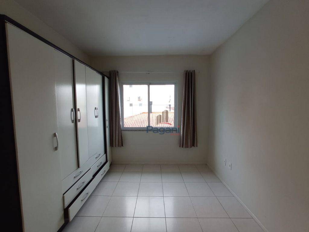 Apartamento à venda com 2 quartos, 64m² - Foto 8