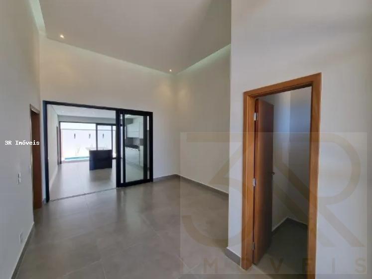 Casa de Condomínio à venda com 3 quartos, 250m² - Foto 3