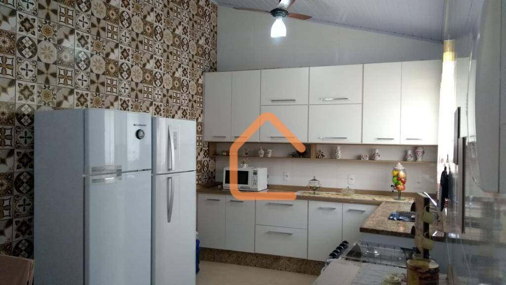 Casa à venda com 3 quartos, 136m² - Foto 3