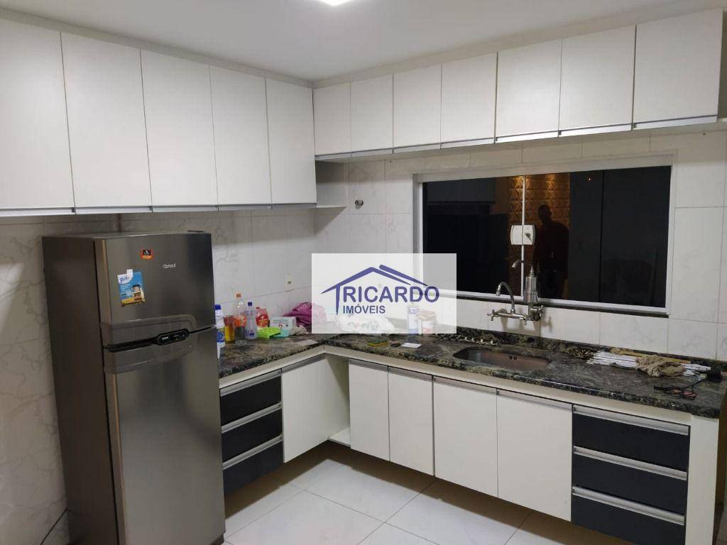 Sobrado à venda com 3 quartos, 200m² - Foto 5