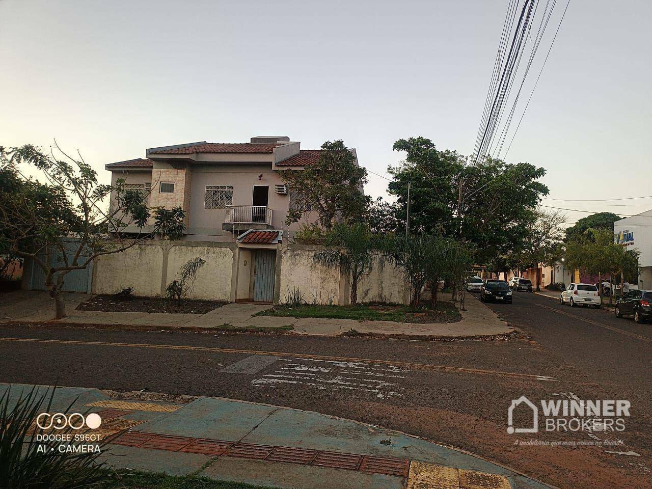 Casa à venda com 4 quartos, 246m² - Foto 1