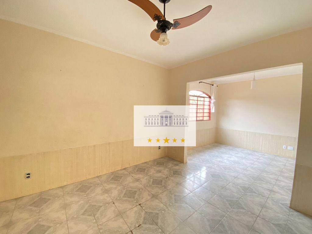 Casa à venda com 3 quartos, 190m² - Foto 2