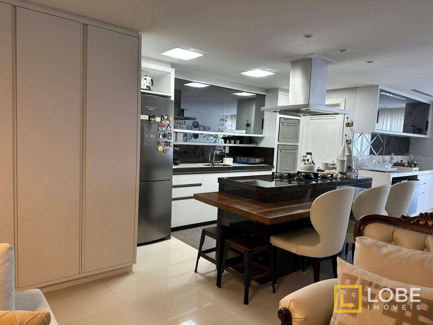 Apartamento à venda com 3 quartos, 134m² - Foto 4