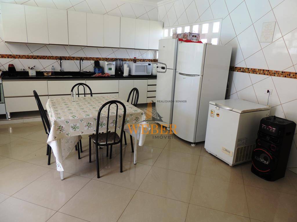 Casa à venda com 5 quartos, 220m² - Foto 19