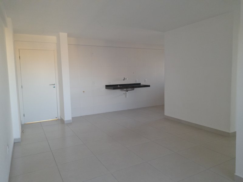 Apartamento à venda com 3 quartos, 75m² - Foto 3