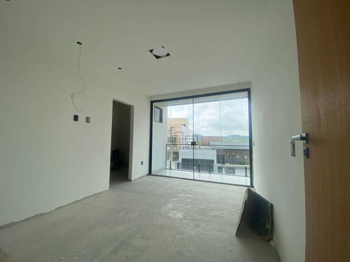 Casa à venda com 3 quartos, 221m² - Foto 3