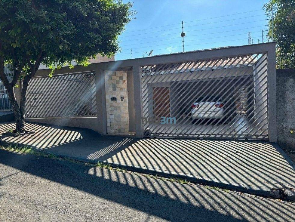 Casa, 4 quartos, 178 m² - Foto 1