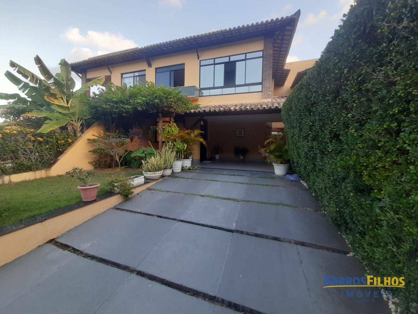 Casa à venda com 3 quartos, 210M2 - Foto 1