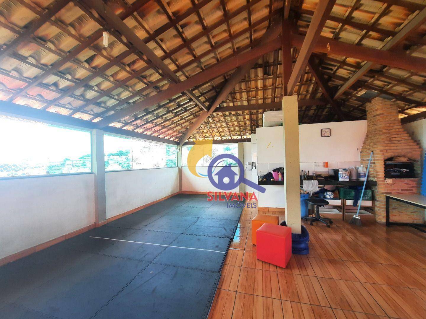 Casa de Condomínio à venda com 3 quartos, 360m² - Foto 1