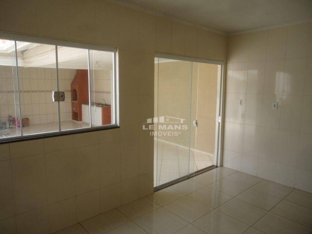 Casa à venda com 2 quartos, 117m² - Foto 1