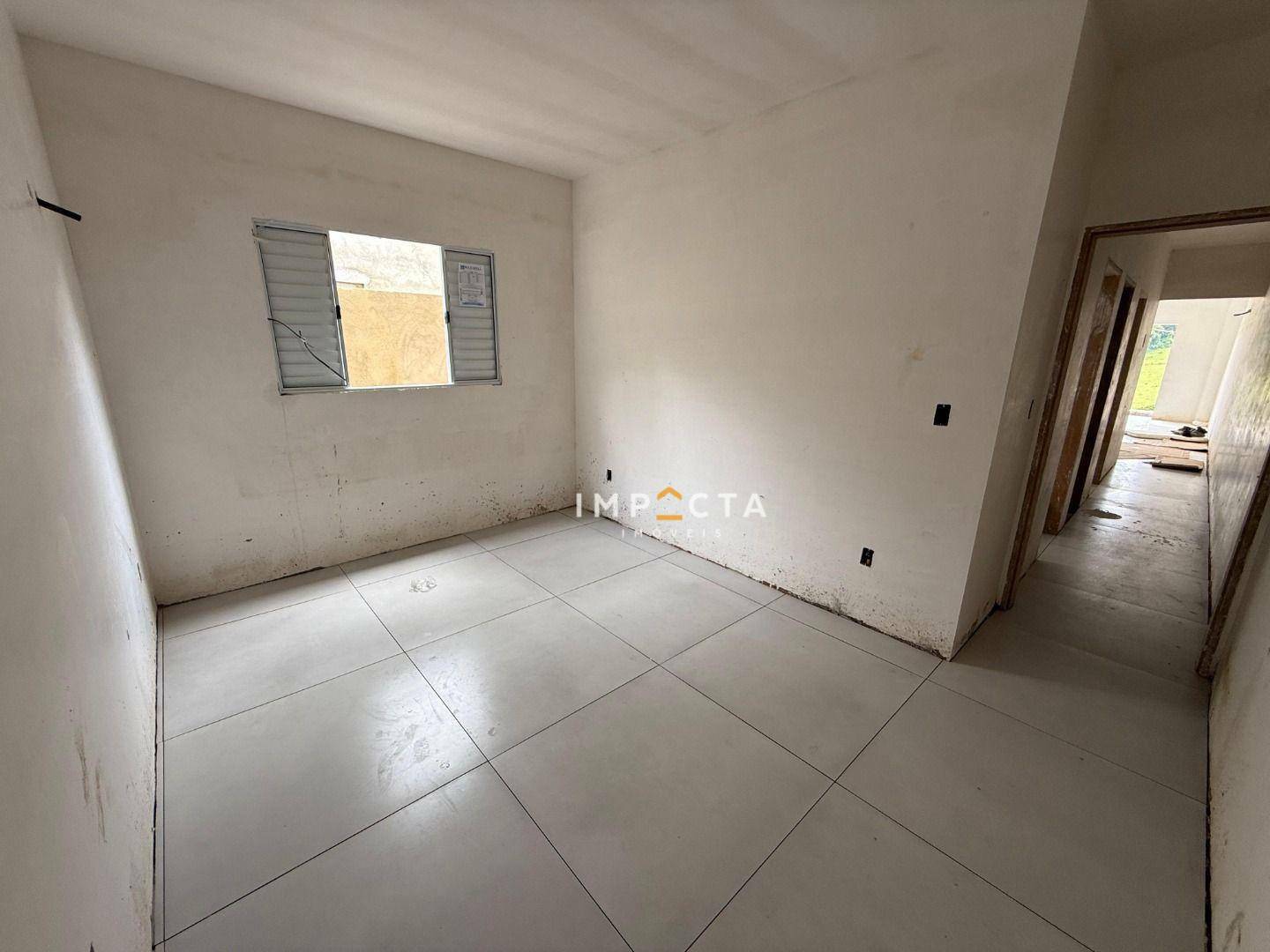 Casa à venda com 3 quartos, 100m² - Foto 1