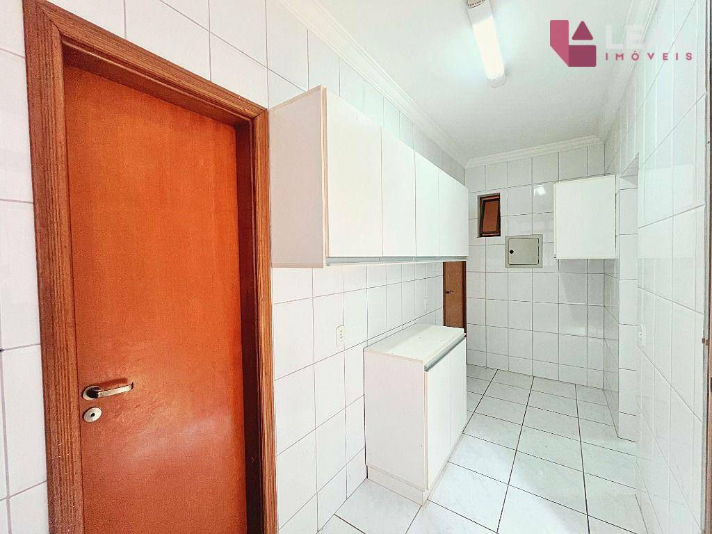 Apartamento à venda com 3 quartos, 223m² - Foto 13