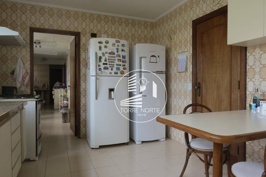 Apartamento à venda com 3 quartos, 220m² - Foto 11