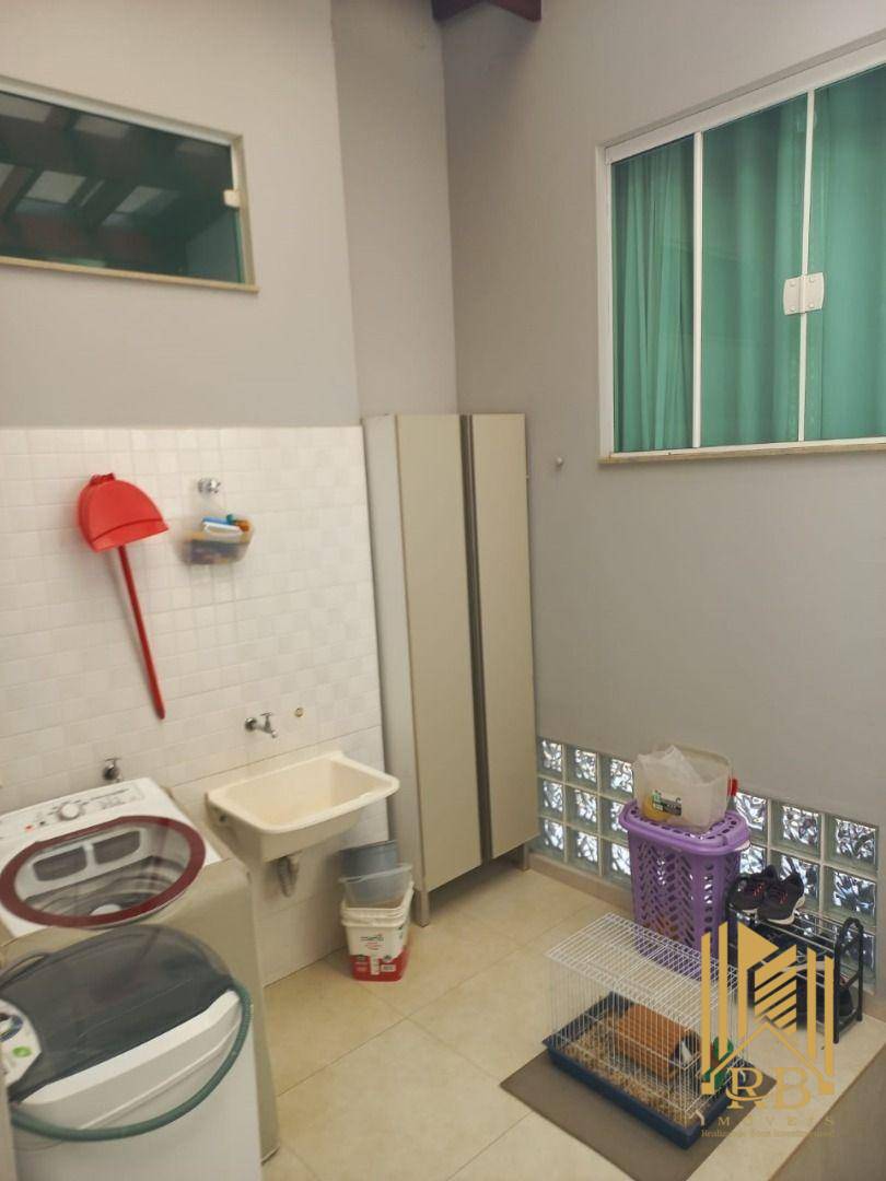 Casa à venda com 5 quartos, 240m² - Foto 8
