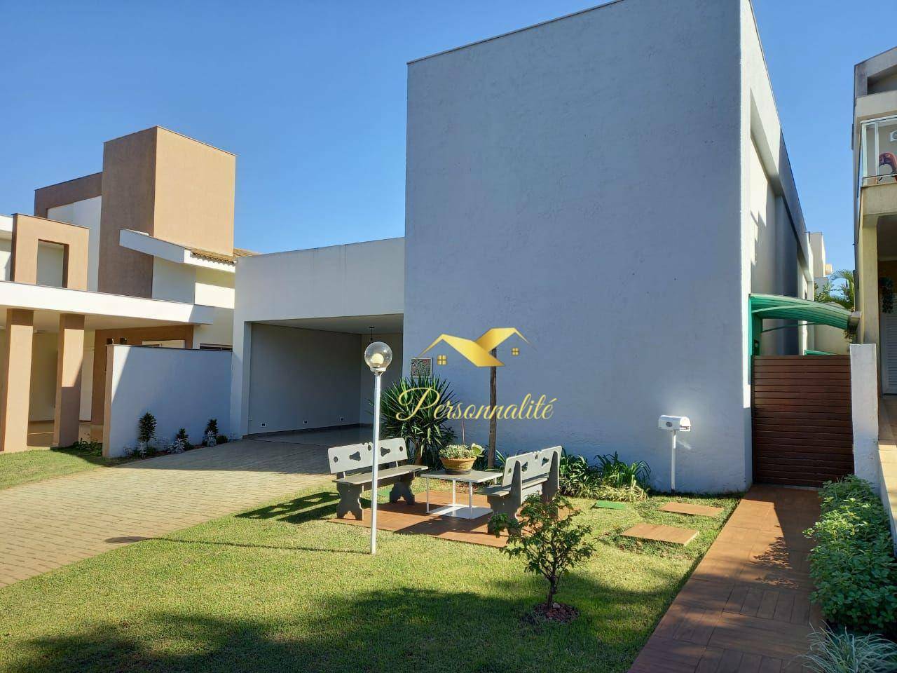 Casa à venda com 4 quartos, 300m² - Foto 1