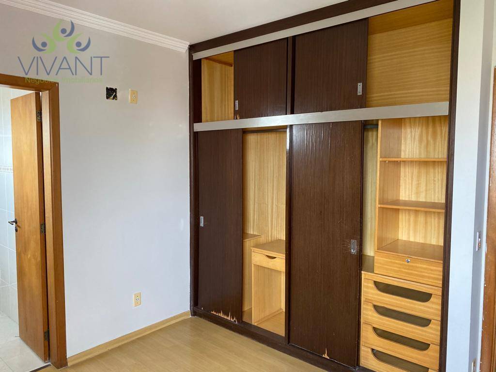 Apartamento à venda com 3 quartos, 219m² - Foto 2