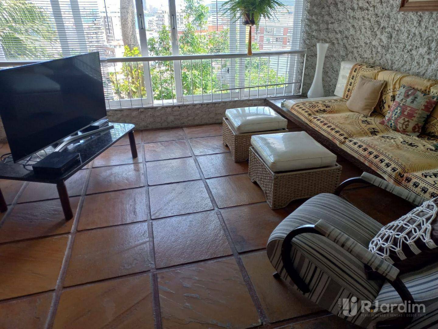 Casa para alugar com 4 quartos, 500m² - Foto 7