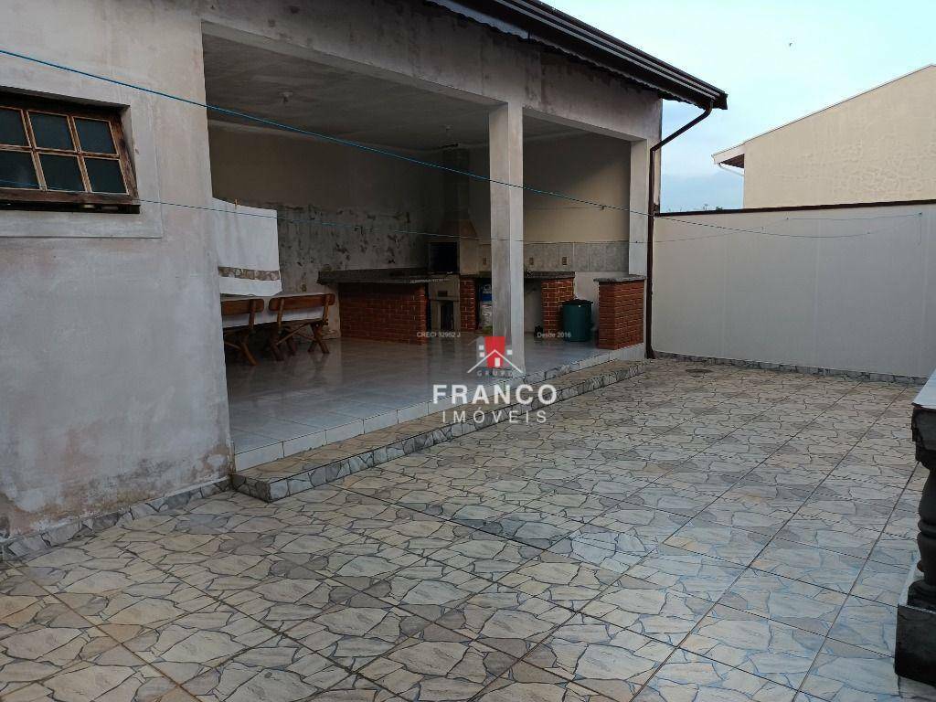 Casa à venda com 3 quartos, 241m² - Foto 32