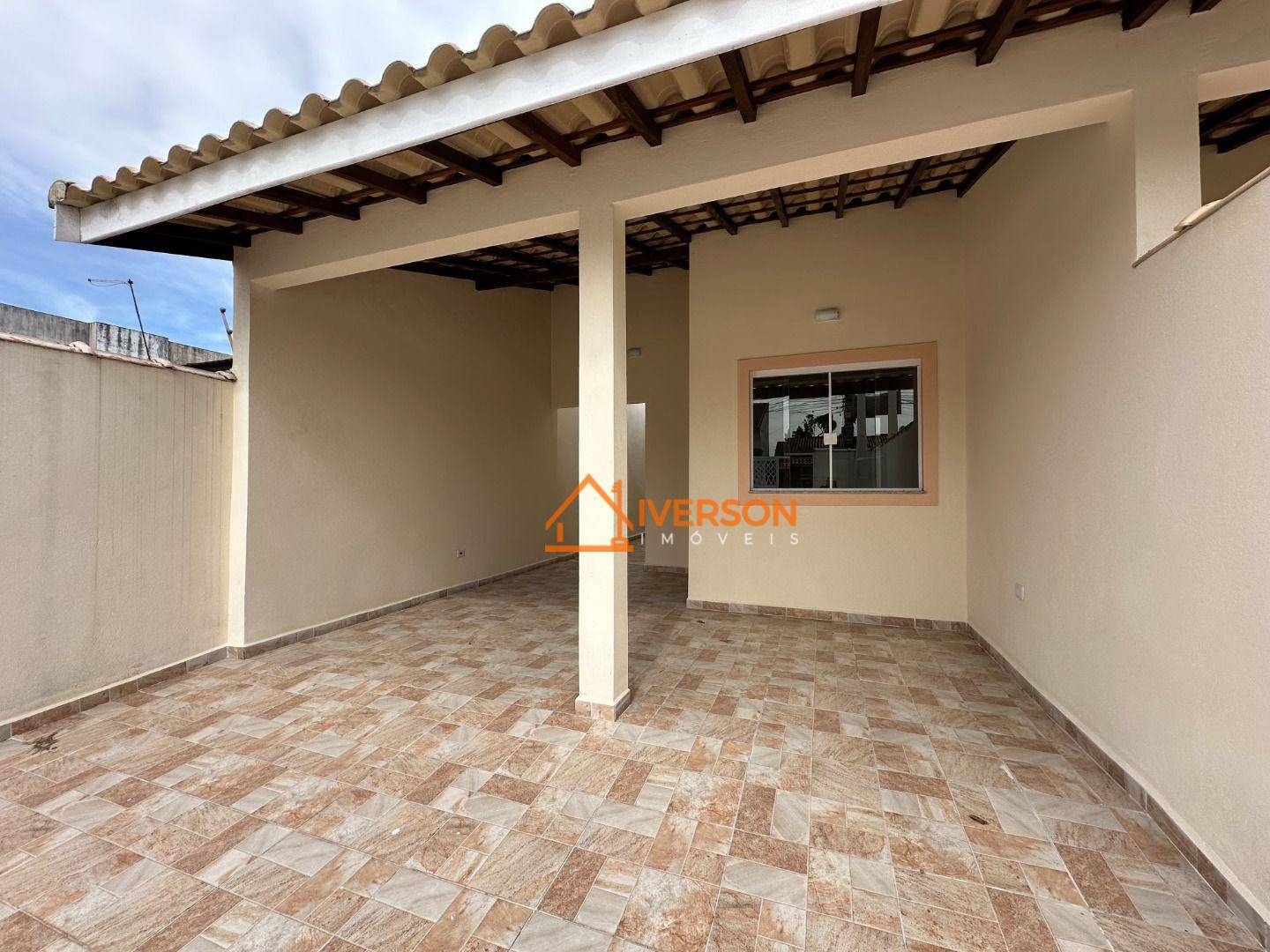 Casa à venda com 2 quartos, 79m² - Foto 1