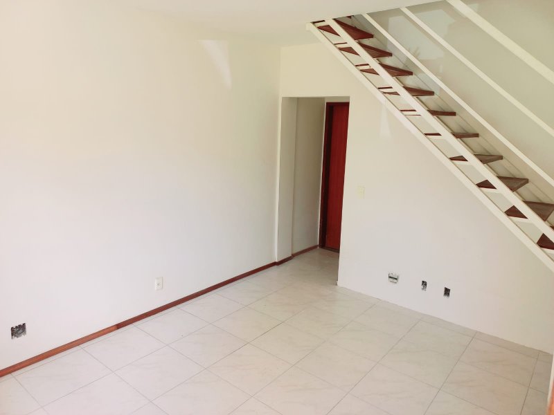 Casa à venda com 2 quartos, 68m² - Foto 4