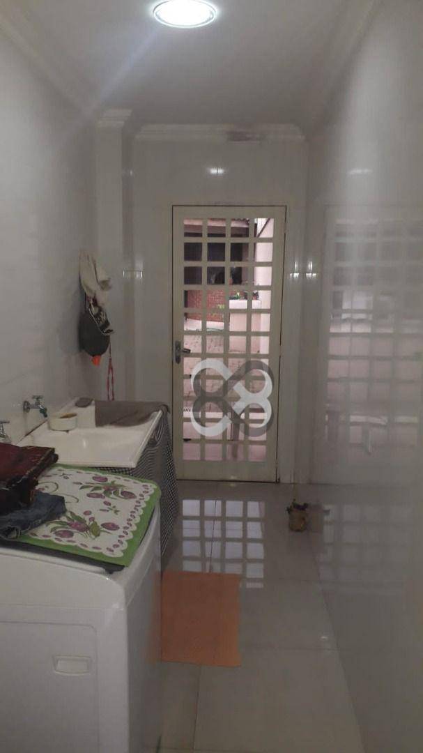 Sobrado à venda com 3 quartos, 217m² - Foto 3